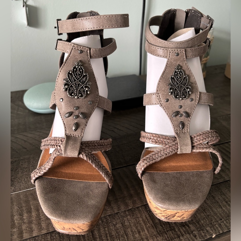 Taupe Maurice’s wedge sandals, size 9.